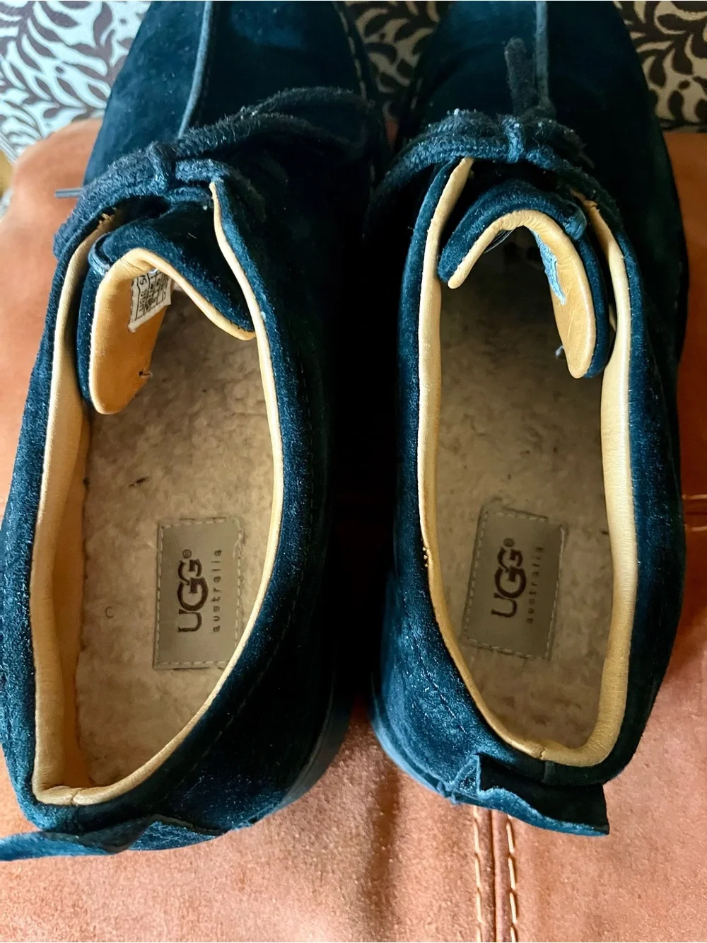 UGG shoes men’s sz 11 black tie up